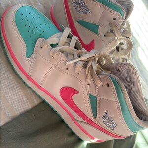 Nike women ' Teal and Pink Sneakers